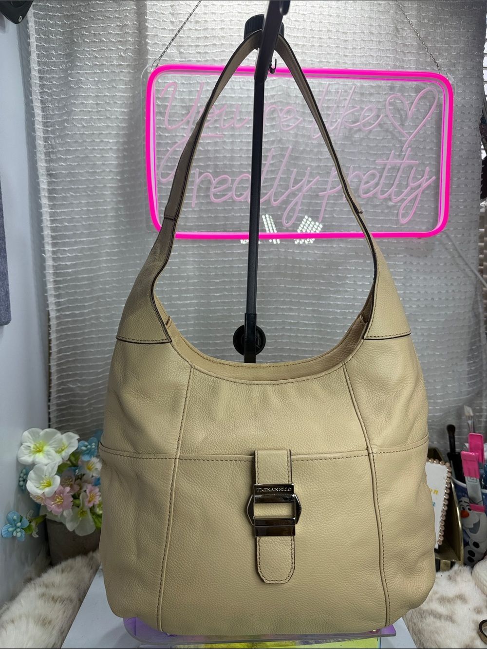 (X2) Tignanello Women's Beige Leather Shoulder Bag vintage100% Leather, Zip Clos